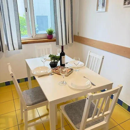 公寓 Cozy 2-bedroom Near The - Okrug *