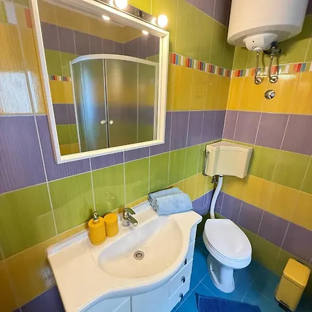 Cozy 2-bedroom Near The - Okrug Апартаменти Трогір