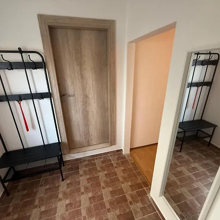 Cozy 2-bedroom Near The - Okrug *