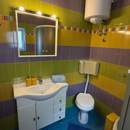 Cozy 2-bedroom Near The - Okrug
